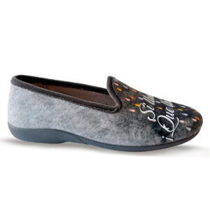 Casadona Zapatilla Cerrada Gris "Si llueve que llueva"