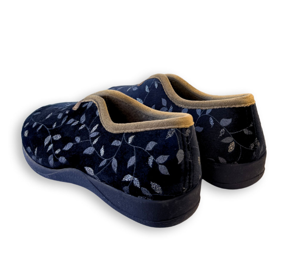 Zapatilla cerrada mujer azul marino con cuña