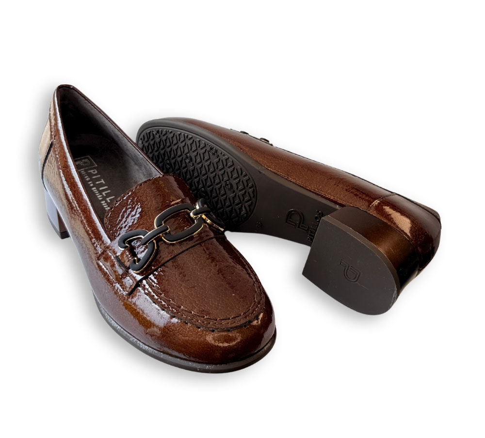 Mocasín Pitillos marrón mujer vista de la suela