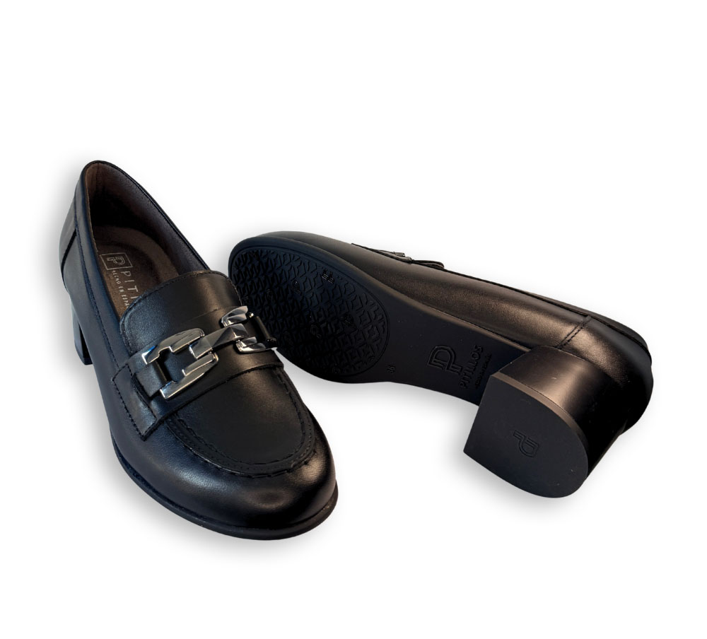 Mocasín Pitillos negro mujer vista de la suela