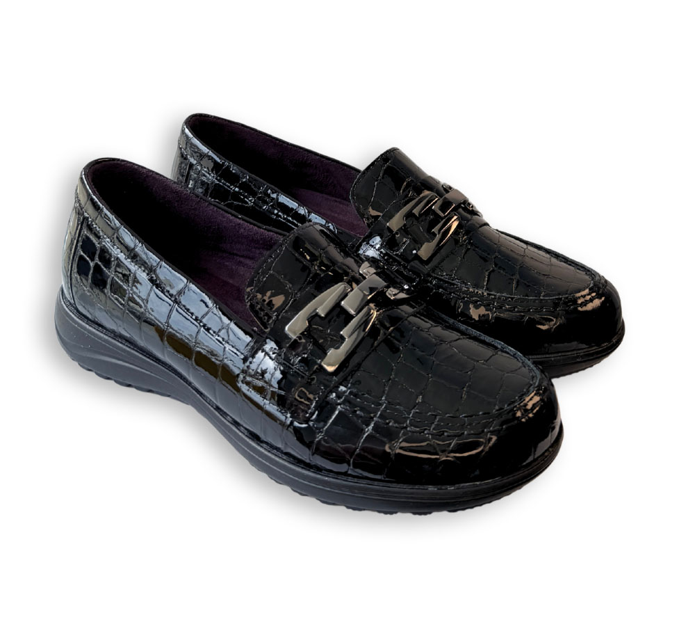 Pitillos mocasín mujer negro piel acharolada vista frontal