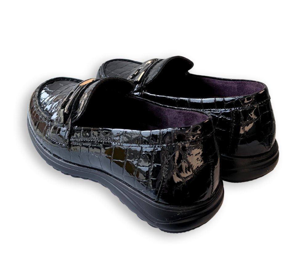 Pitillos mocasín mujer negro piel acharolada vista trasera