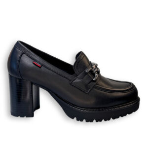 Mocasín mujer negro Callaghan con tacón ancho y cadena metálica