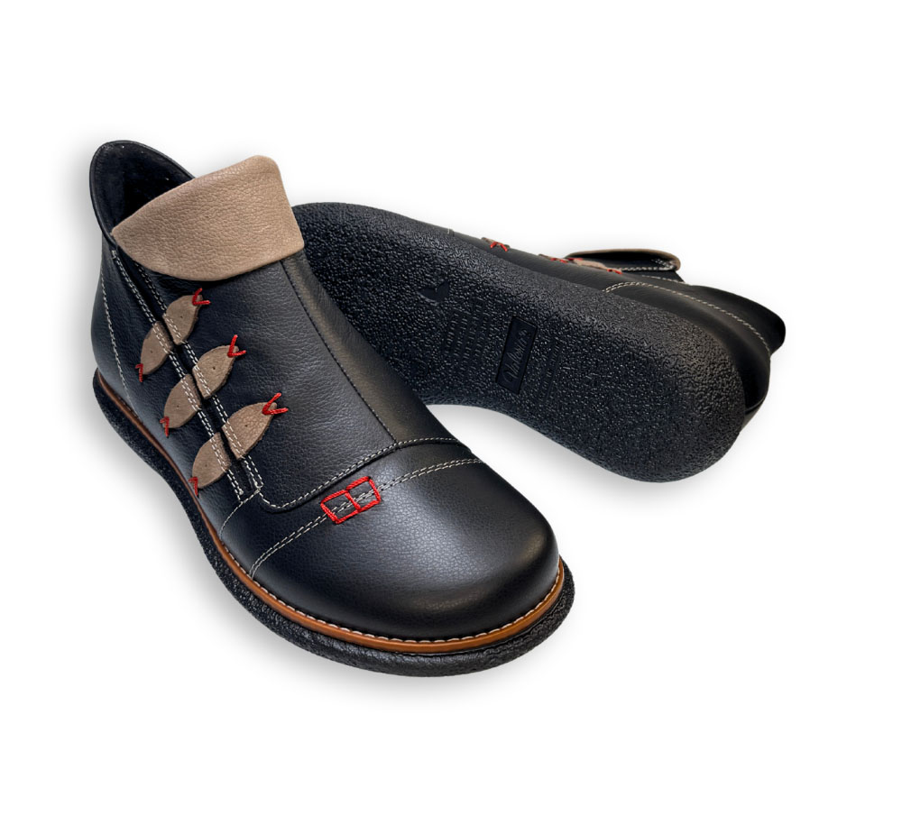 Botines Valeria's de piel negra con detalle de la suela